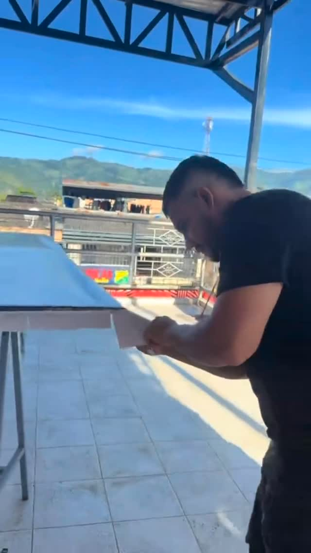 Instalación de un aviso publicitario en exterior